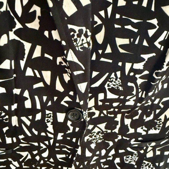 Covington Women's Black and White Abstract Blazer - Picture 5 of 7
